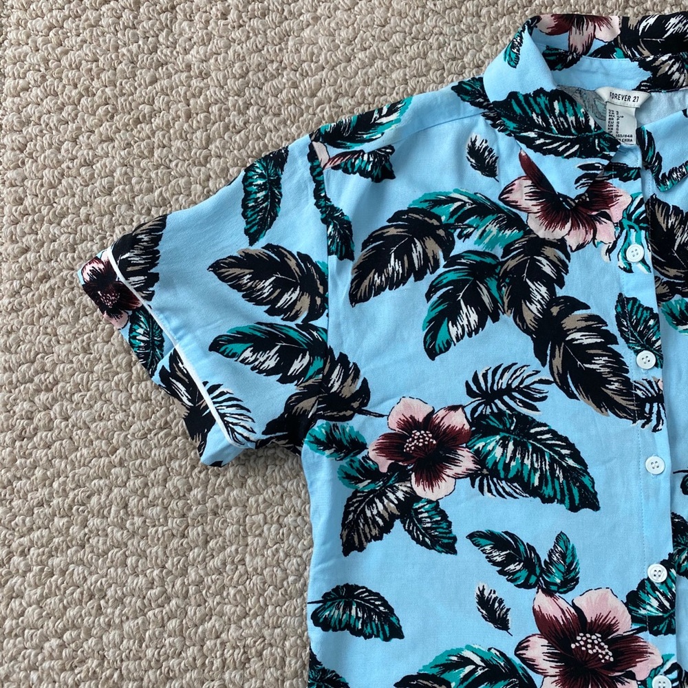 FOREVER 21 Crop Style Floral/Tropical Shirt